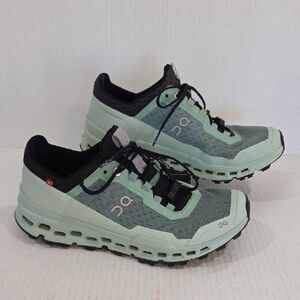 On CloudUltra Running Women's Light Green and Black Trail Sneakers Size 7.5